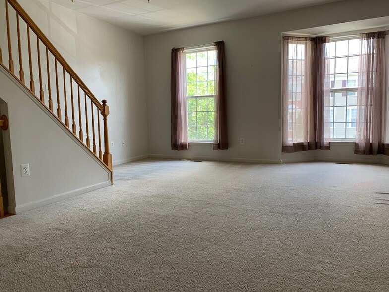 Building Photo - 2589 Carrington Way