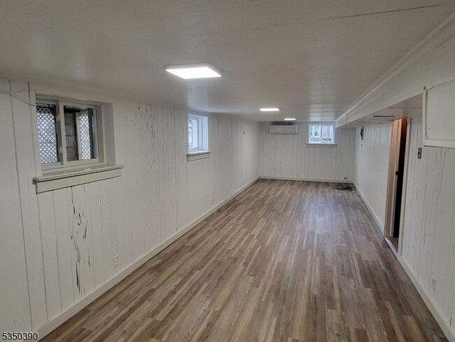 Building Photo - 31 Peachtree Rd