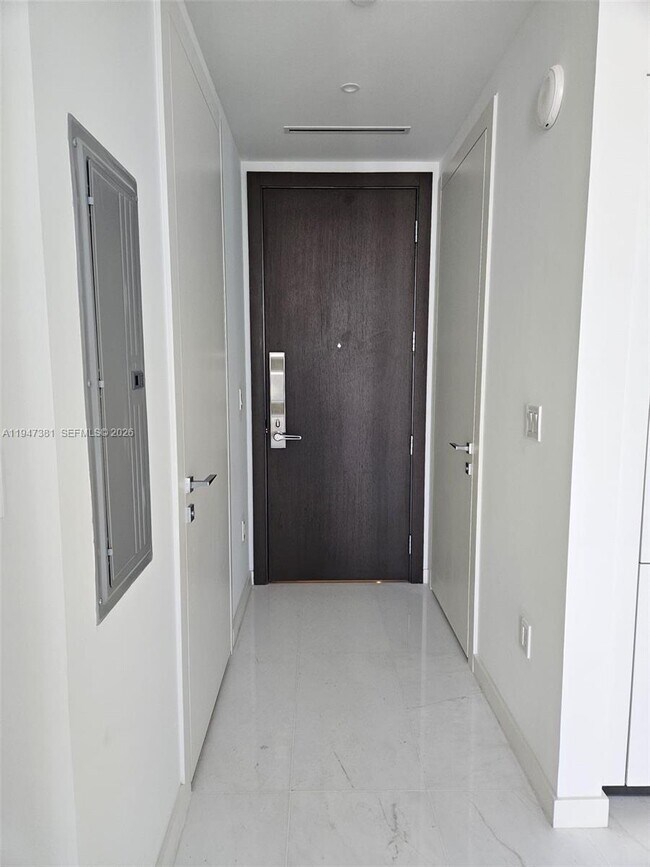 Building Photo - 300 Biscayne Blvd Way