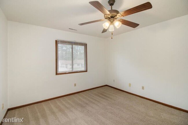 Building Photo - 2 br, 1 bath  - 2949 Danford Creek Dr Apt 3