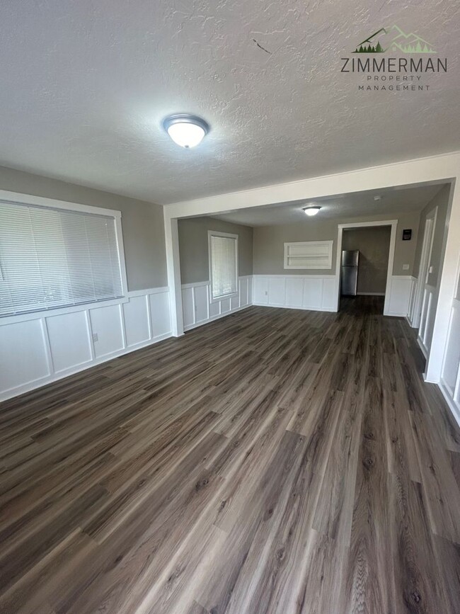 Building Photo - 3-Bedroom, 2-Bath for Rent- Ideal Campus H...