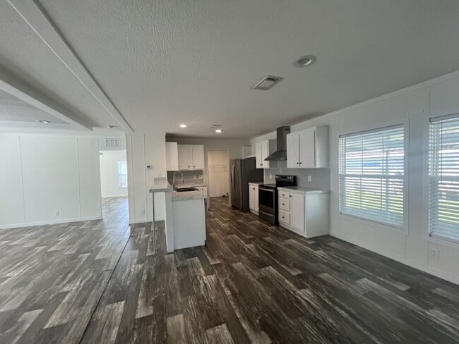 Building Photo - 261 Mongoose Ln