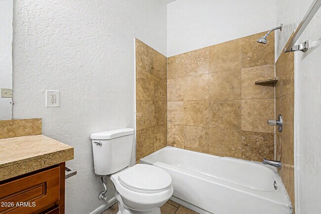 Building Photo - 7106 N 68th Ave