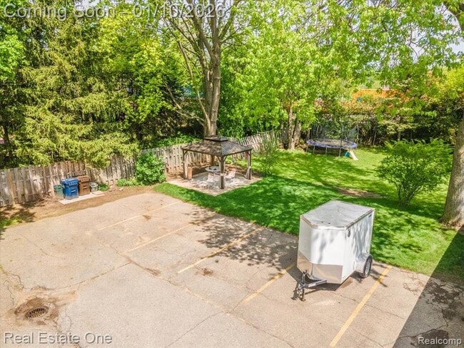 Building Photo - 310 Roe St