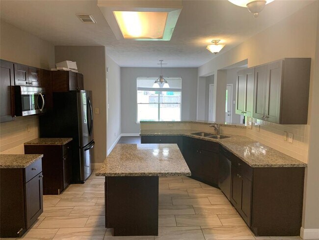 Building Photo - 3415 Somerton Dr
