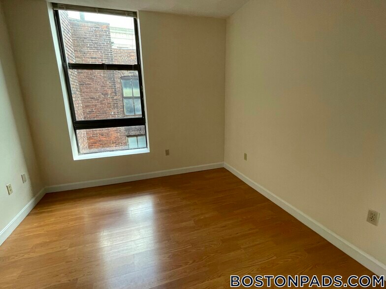 Building Photo - 81 Essex St