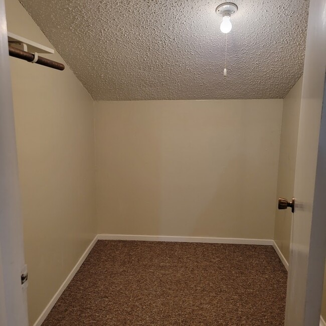 Building Photo - 74 Lakeshore Ct
