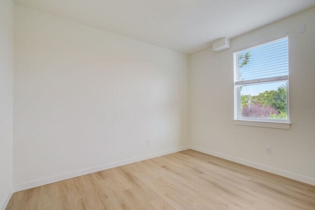 Building Photo - Stylish Comfort in Central Portland | W&D ...