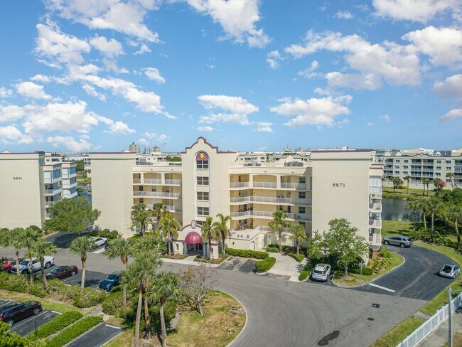 Building Photo - Solana Lake G501