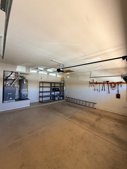 Building Photo - 9005 N Lawndale Dr