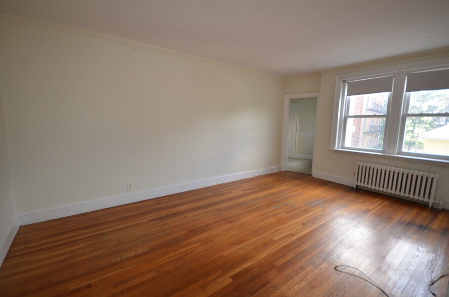 Building Photo - 2065 Commonwealth Ave