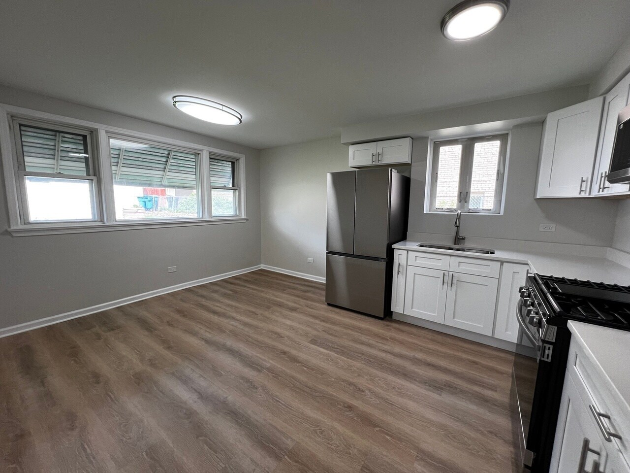Kitchen - 5432 S Long Ave
