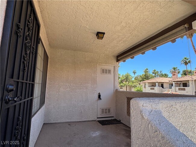 Building Photo - 1411 Santa Margarita St
