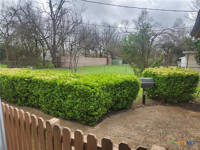 Building Photo - 1615 S 15th St