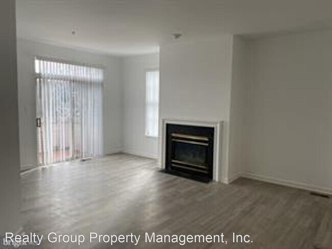 Building Photo - 4 br, 3.5 bath House - 18148 Royal Bonnet ...