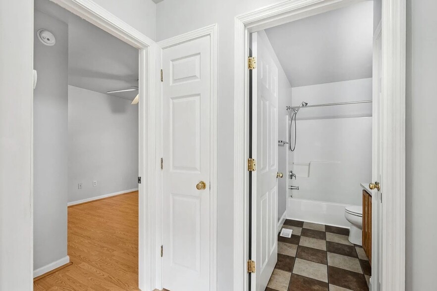 Building Photo - 6 Commercial Row