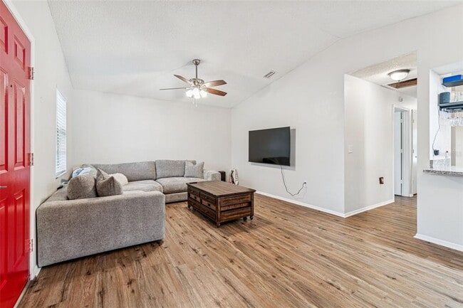 Building Photo - 2101 W Cherry St