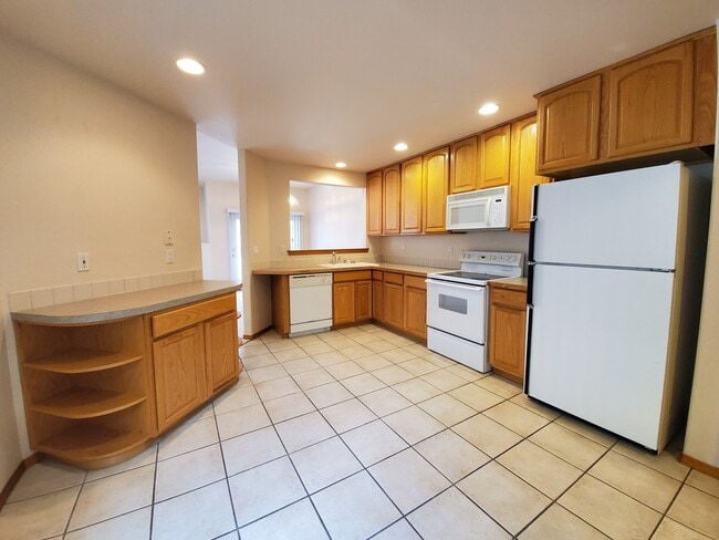 Building Photo - 427 Columbia Point Dr