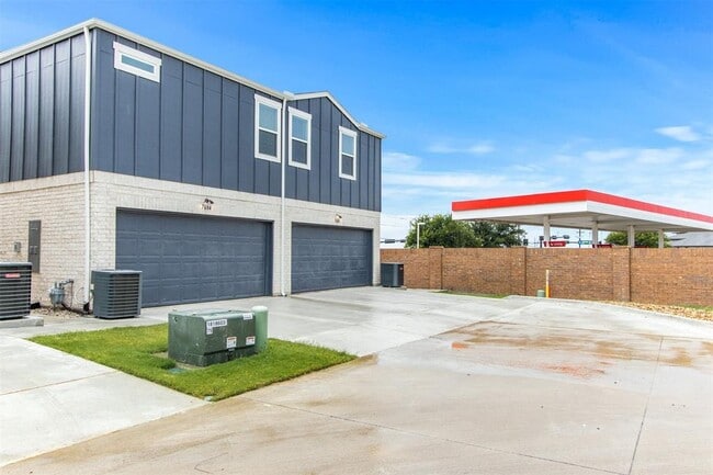 Building Photo - 7604 Resting Mews