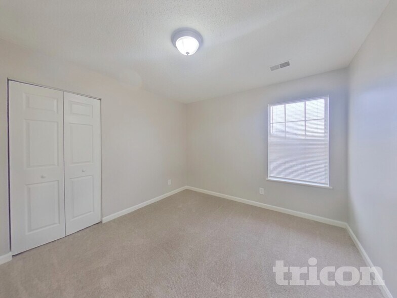 Building Photo - 415 Fox Trot Dr