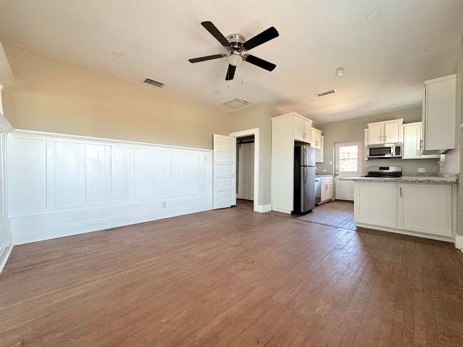 Building Photo - Sunset Heights Historic Home - 3Bed Refrig A/C!