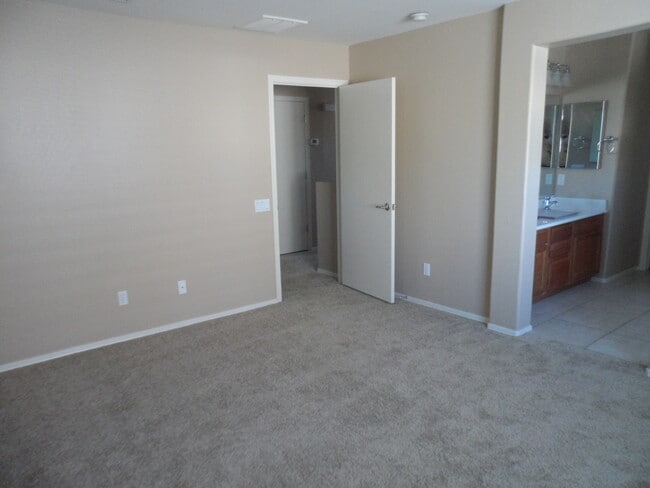 Building Photo - Beautiful 3bd/2ba Home in Gated Community