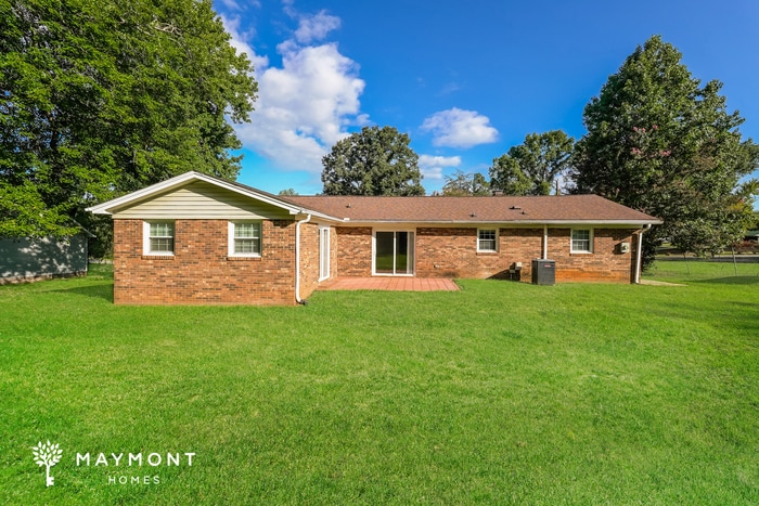 Building Photo - 5160 Largo Dr