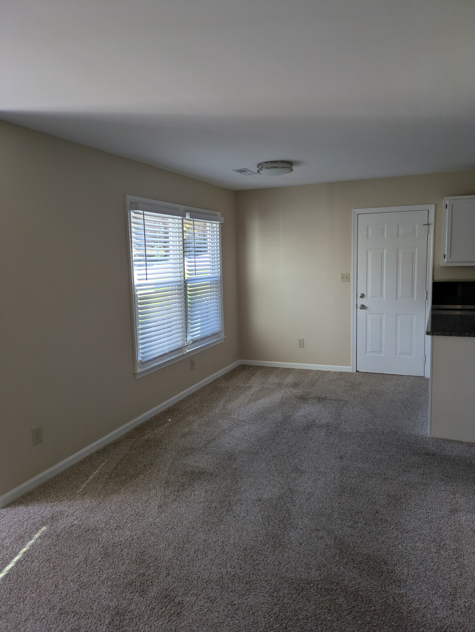 Building Photo - 4003 Persimmon Court