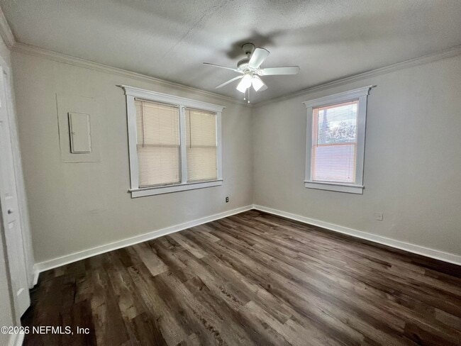 Building Photo - 821 Cove St