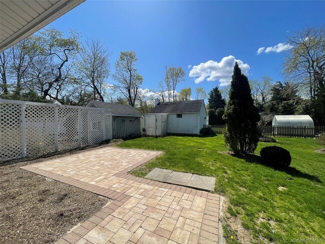 Building Photo - 496 N Country Rd