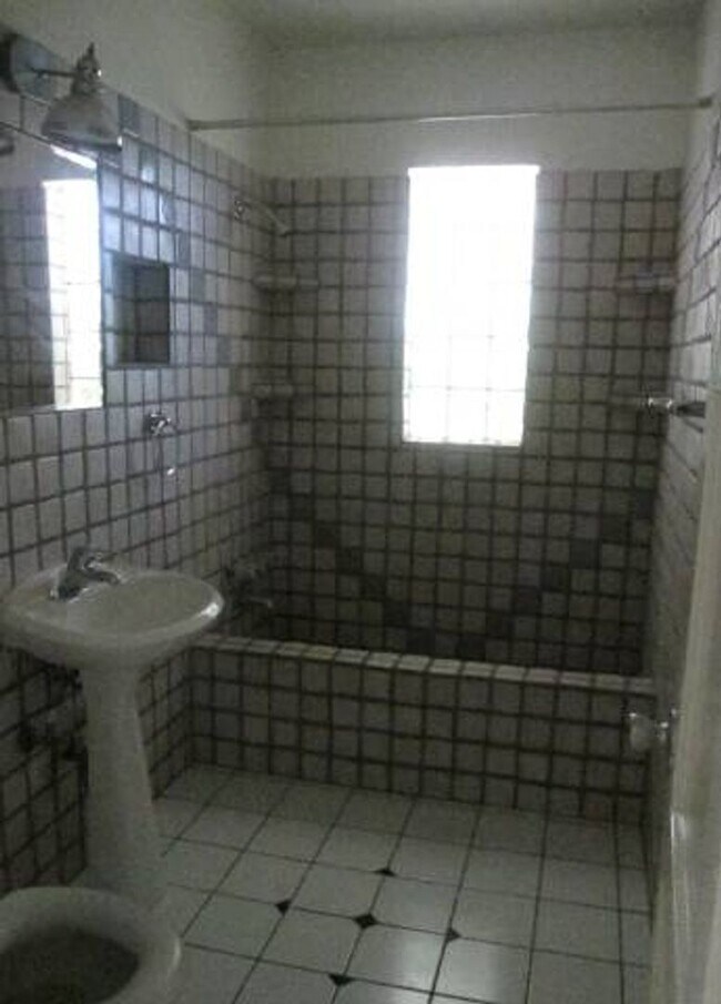 Building Photo - Charming 4-Bedroom Home in Hudson Park – L...