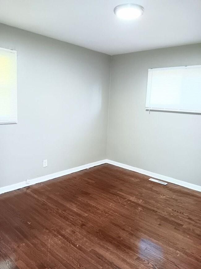 Building Photo - Just Listed! Updated Home – Move-In Ready