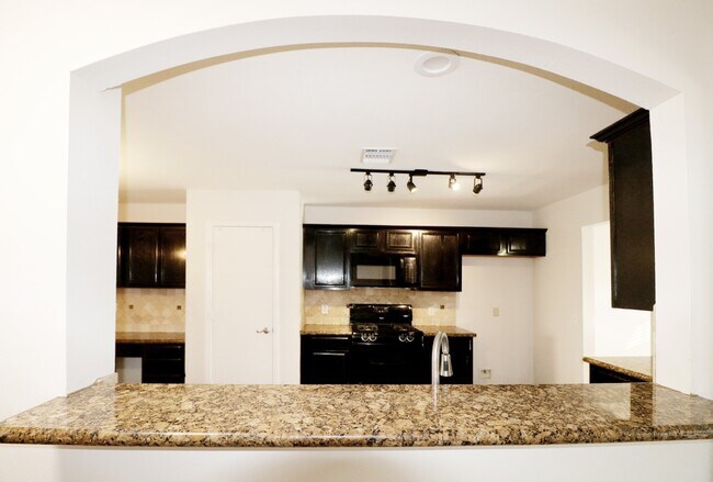 Building Photo - 1434 W April Rain Ct