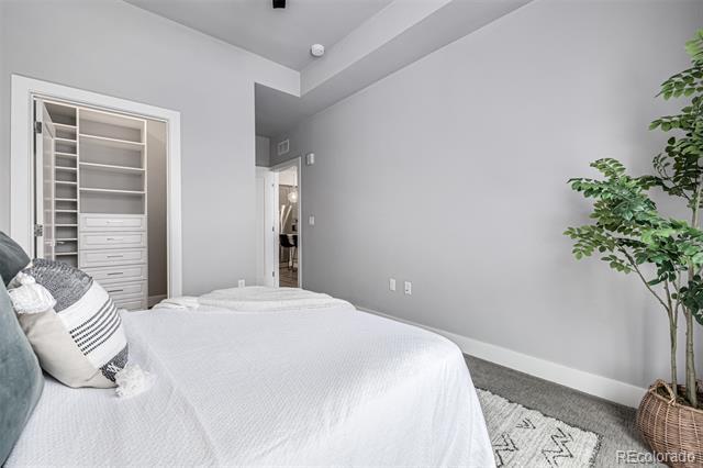 Building Photo - 6618 E Lowry Blvd