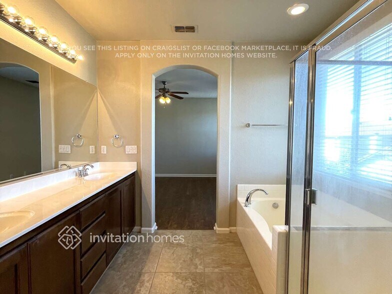 Building Photo - 465 Elmwood Ct
