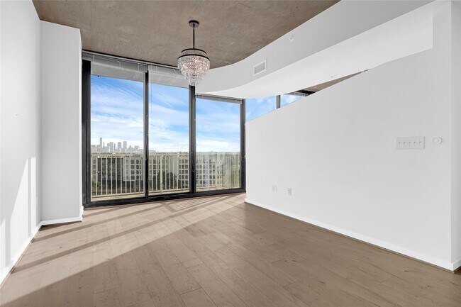 Building Photo - 5925 Almeda Rd