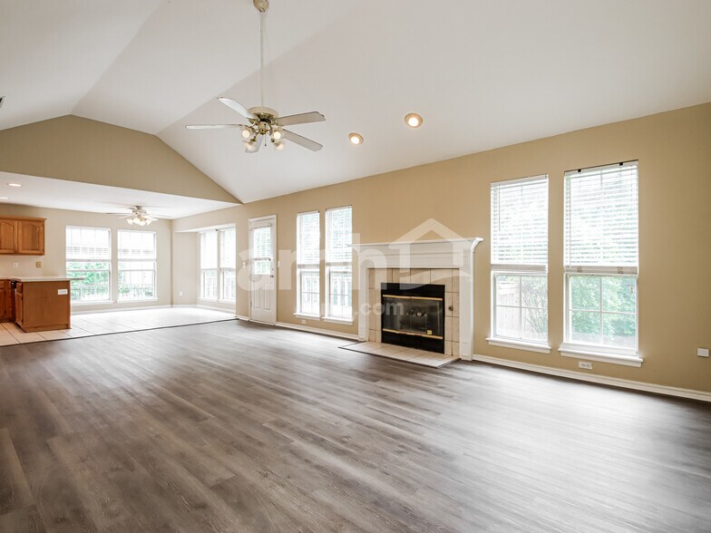 Building Photo - 11415 Mulberry Cir