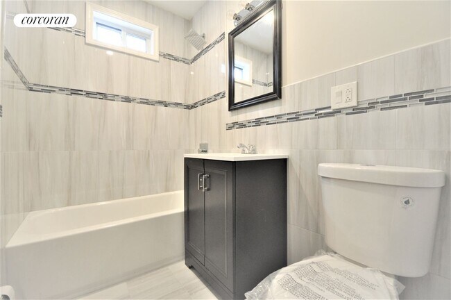 Building Photo - 84 E 40th St