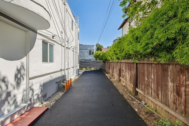 Building Photo - Gorgeously Renovated Historic 3-Bedroom Retreat in Downtown North (Palo Alto)