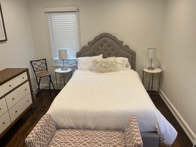 Building Photo - Three Pearls