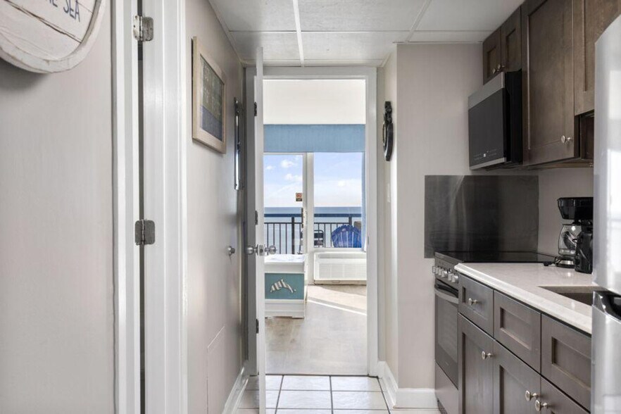 Building Photo - 2300 N Ocean Blvd