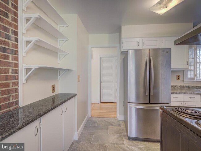 Building Photo - 31 Fort Williams Pkwy