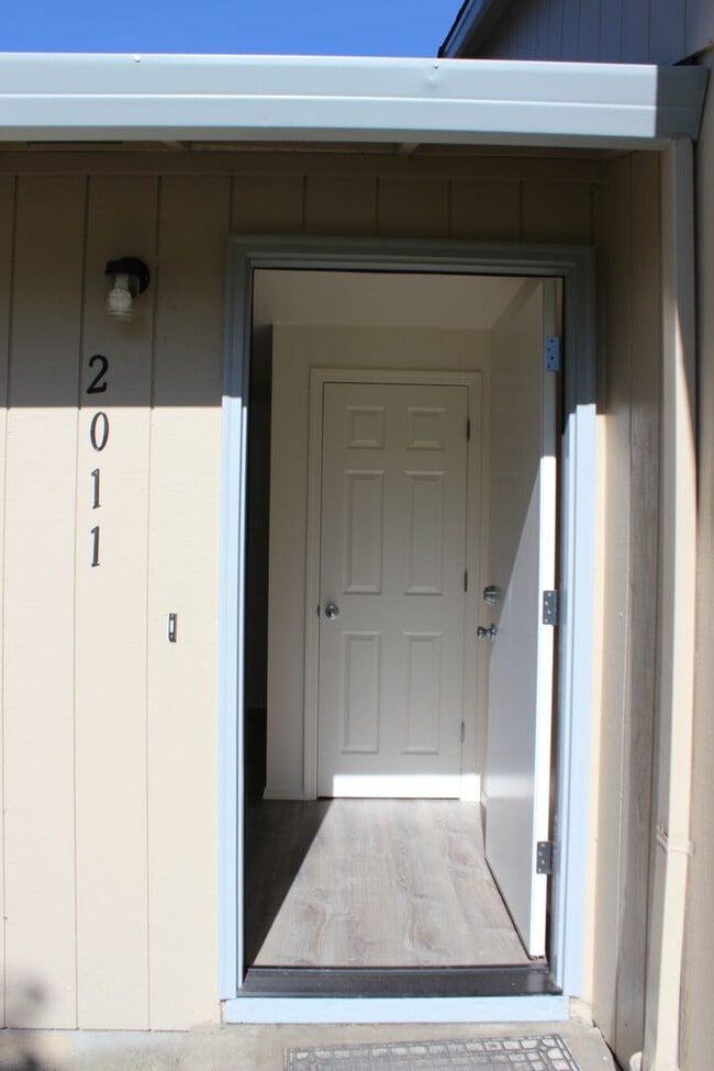 Building Photo - Single Family Home