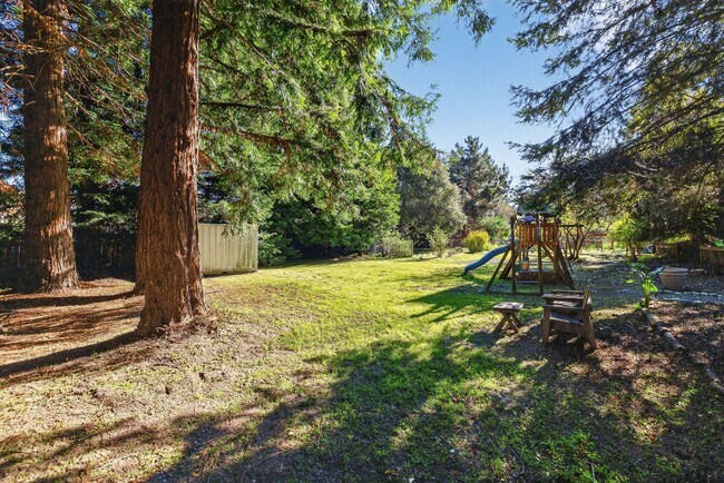 Building Photo - Charming 3-Bed / 2-Bath Retreat on Over an Acre in Sebastopol