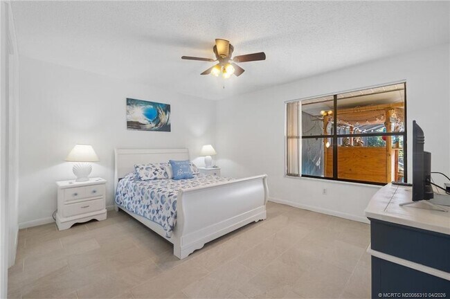 Building Photo - 2542 SW Kensington St