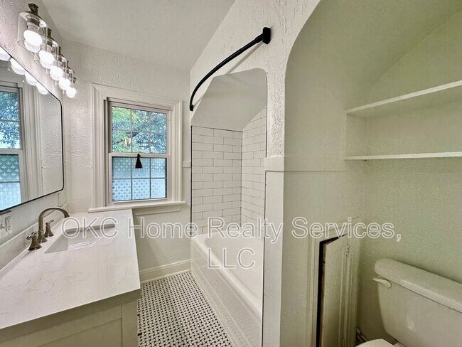 Building Photo - 1501 NW 18th St