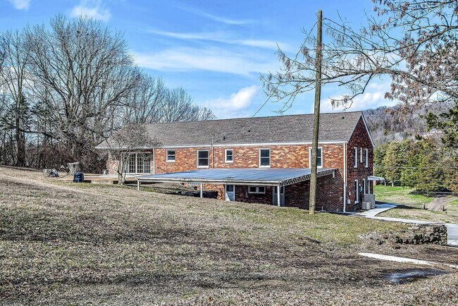 Building Photo - 3245 Kings Ln