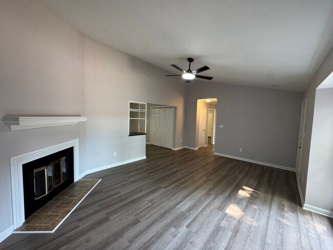 Building Photo - Brockton Dr.-4700