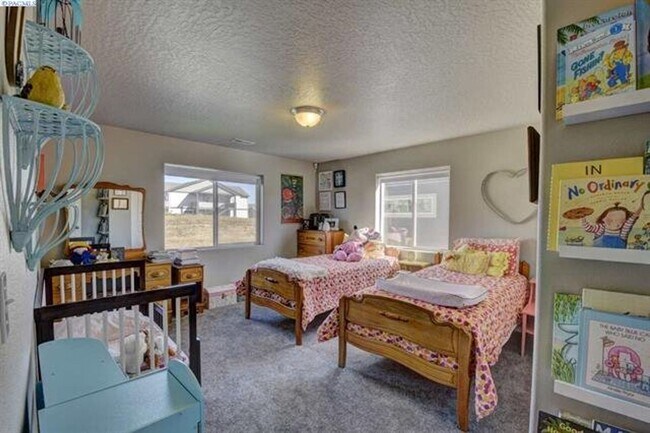 Building Photo - 1710 SW Panorama Dr