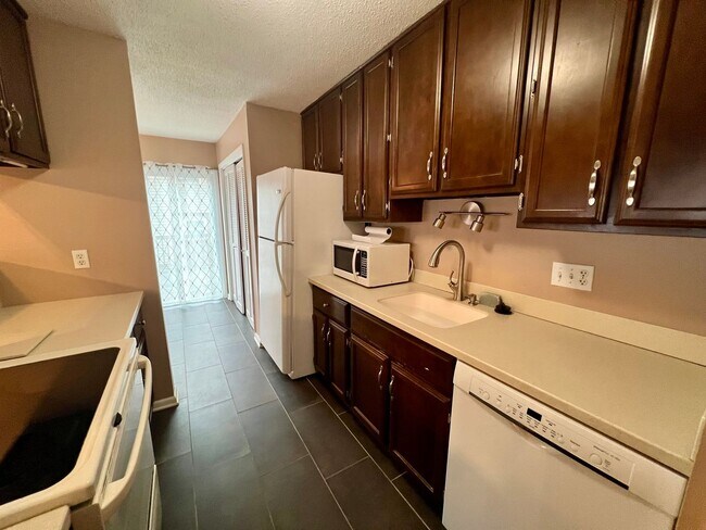 Building Photo - 805 Castalia Dr